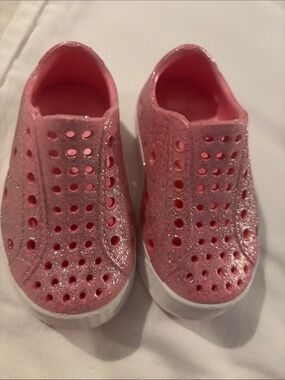 NWOT Shooshoos Girls' Glitter Pink Slip-On Shoes